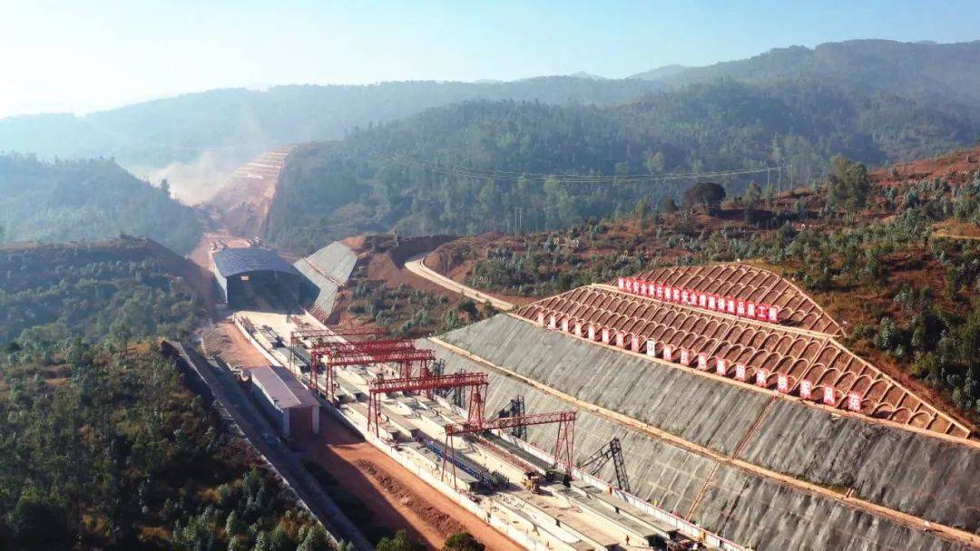 大南高速公路预计明年通车,宾南高速公路浑水海枢纽立交._巍山