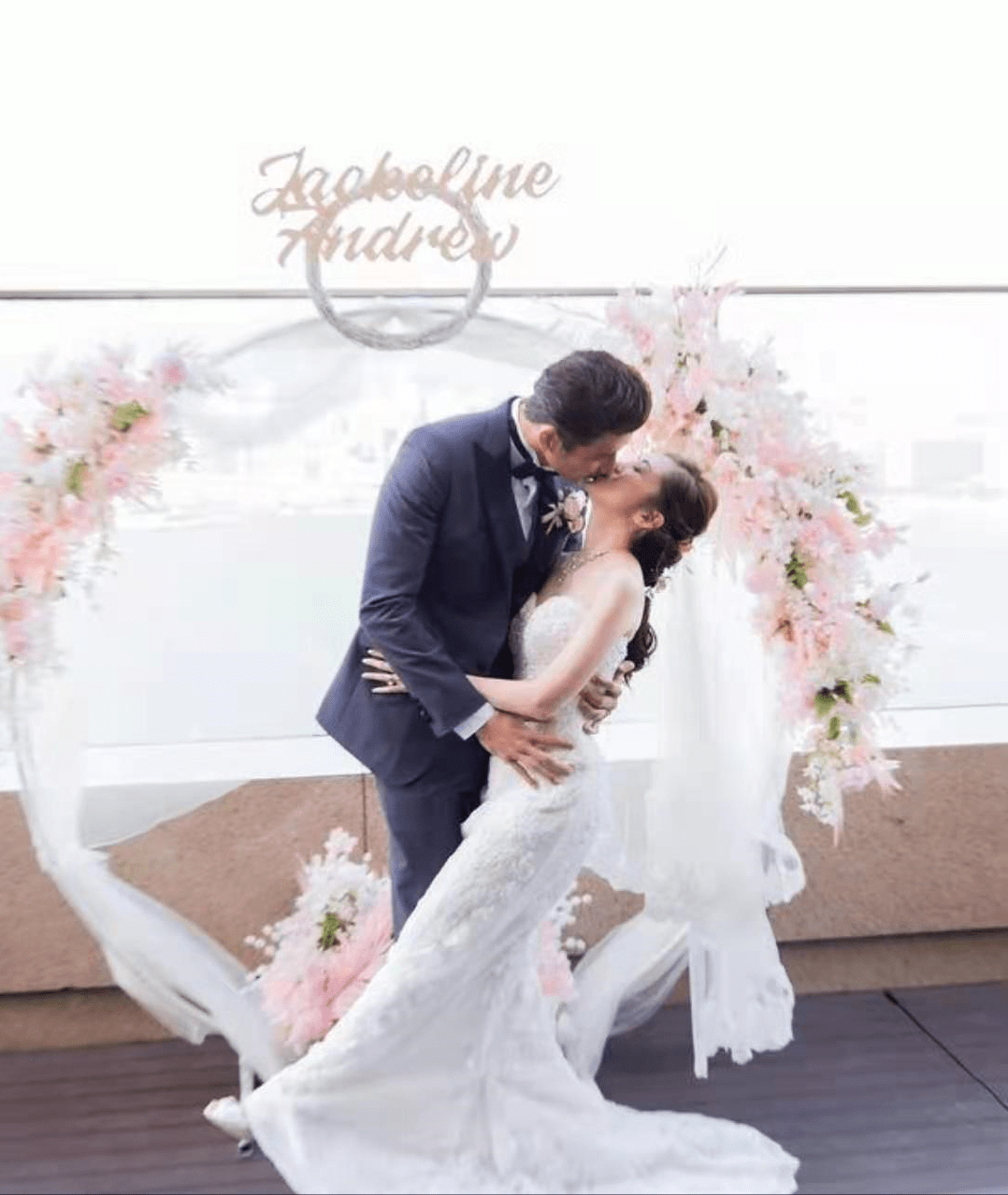 默契十足52岁不老男神袁文杰谈新婚生活大赞老婆100分