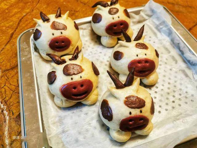 牛年送大家福气满满的牛馒头,很应景,只需要一次发酵,宣软香甜