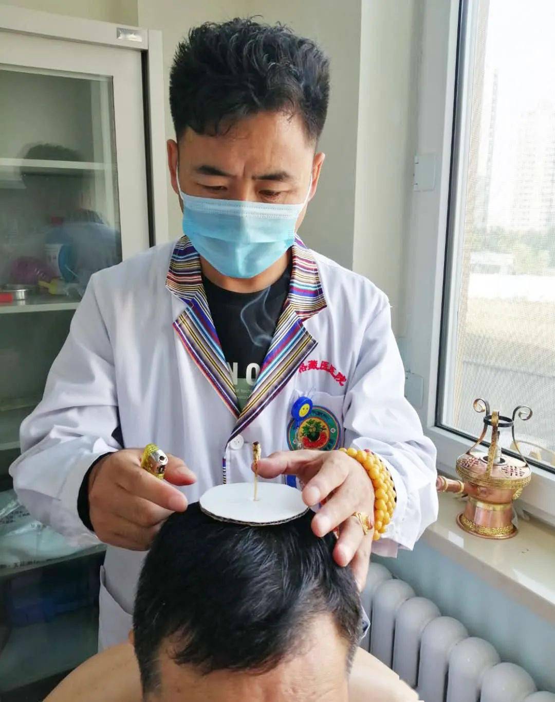 你见过用纯黄金打造的金针吗藏医金针昂贵且治百病