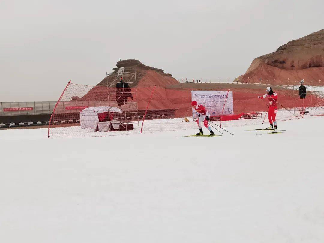 全國越野滑雪錦標賽賽場目擊寒風中他們揮汗如雨