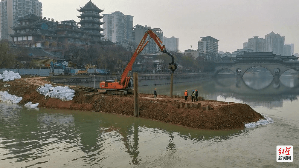 九眼桥河道上开始修大坝莫慌正在进行闸坝改造