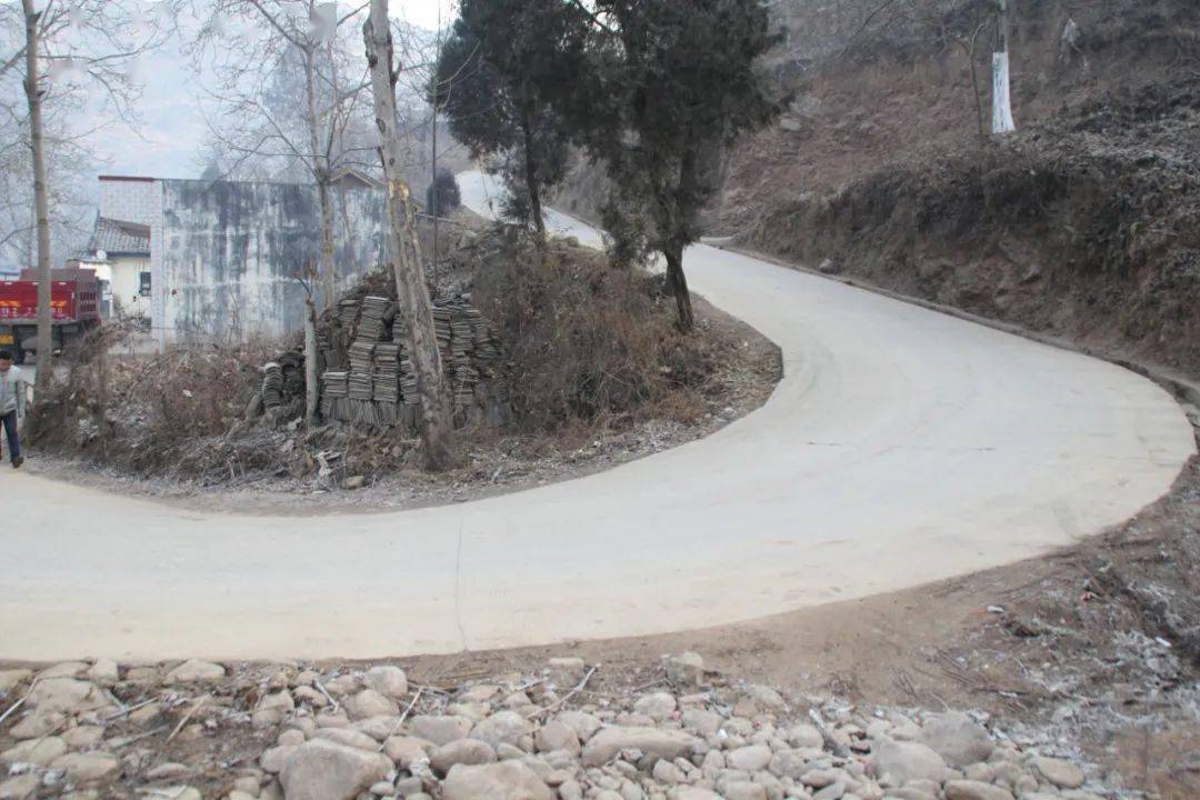 叶湾村:从"难缠村"到"示范村"的华丽脱变