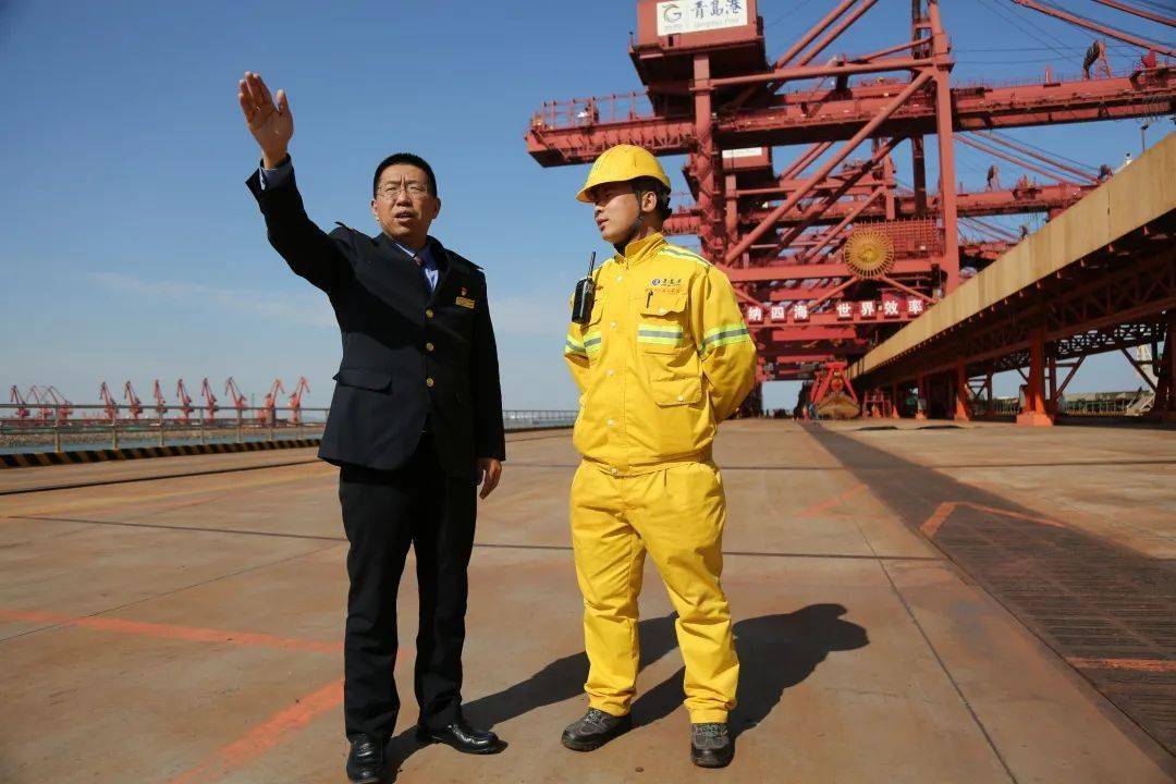 讲赞丨看"最美铁路人"直播的你,发现他了吗?