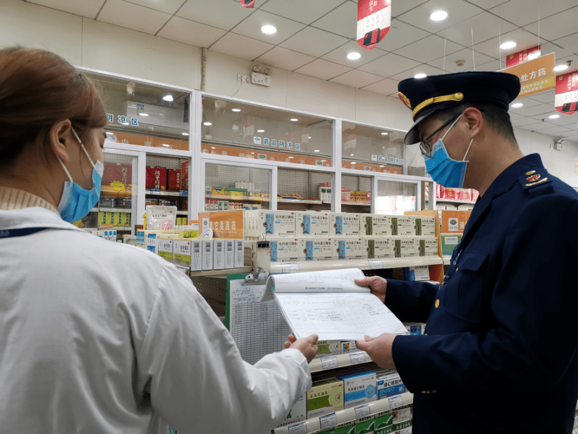 人口与药店比_2021年人口年龄占比图(3)