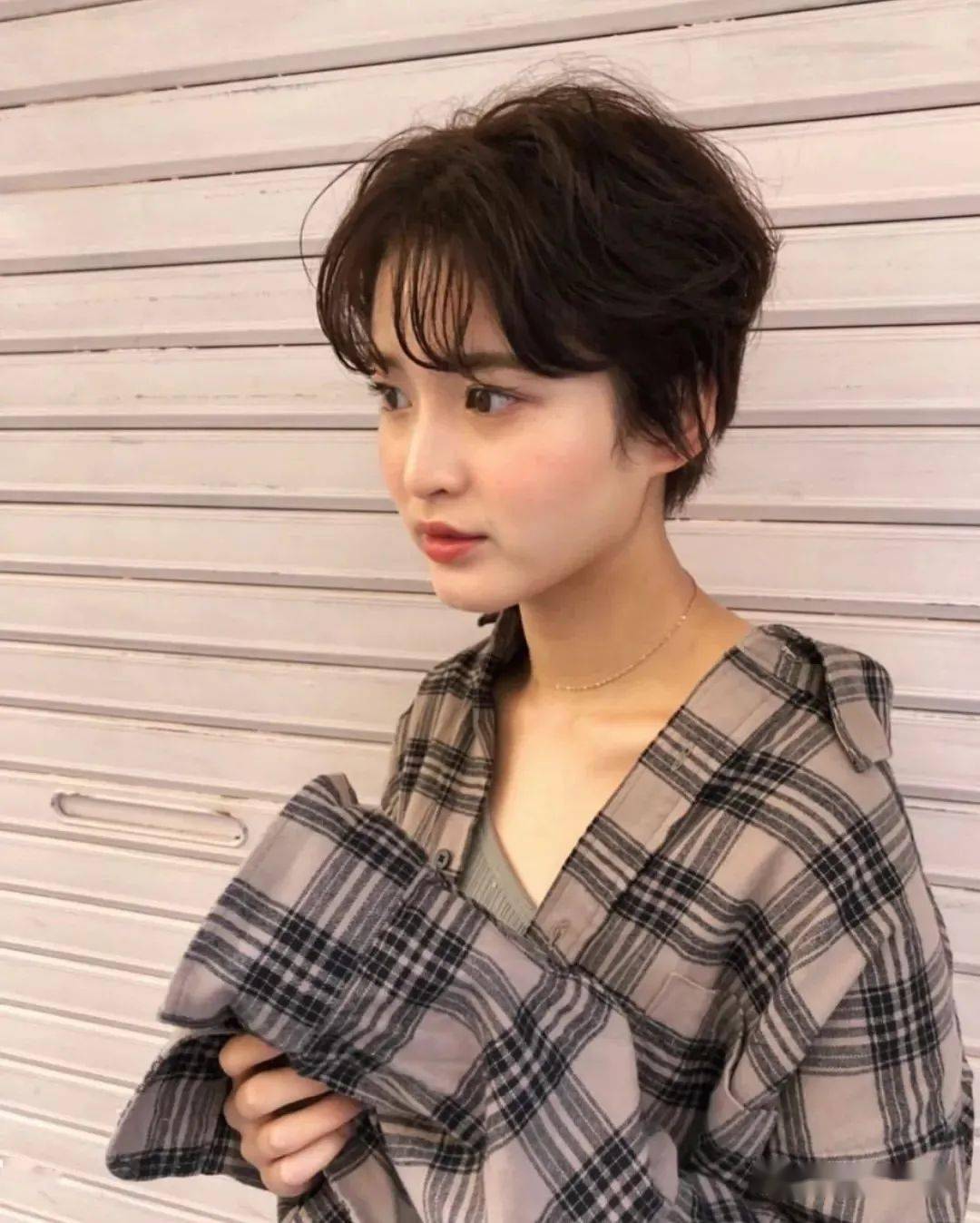 烫一烫更好看短发微卷慵懒魅惑