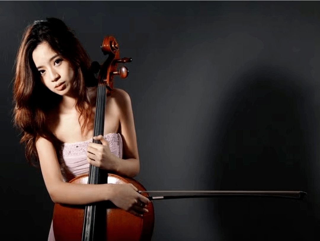 李诗琪上海爱乐乐团大提琴演奏家高中毕业后以全额奖学金考入mc