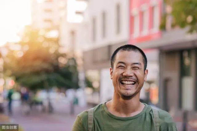 迪香式微笑提高情绪管理能力01跨过同心"战疫"的2020,我们迎来了期待