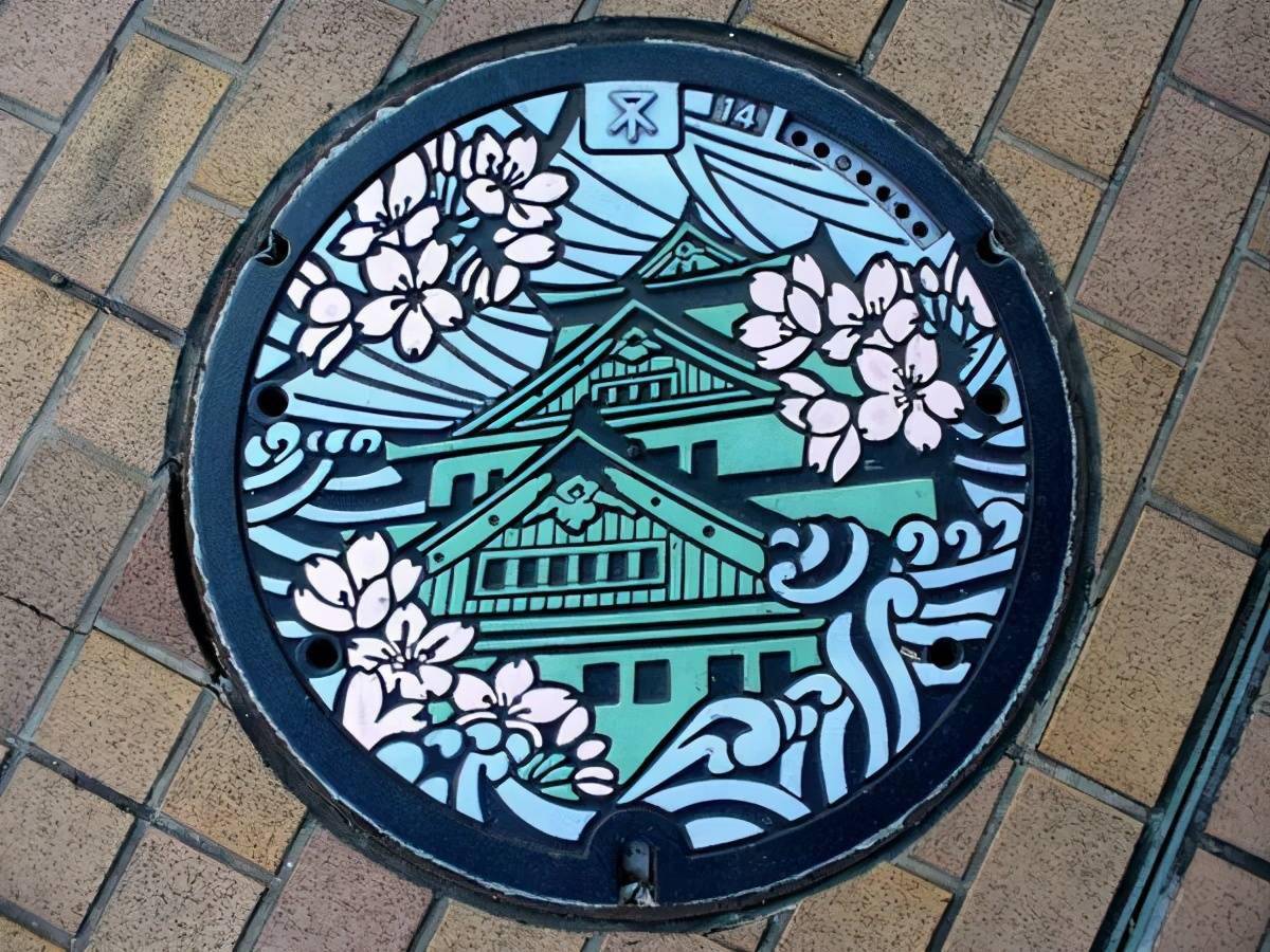 作为图案,或根据当地名胜美景,神话,历史文化等来设计定制不同的井盖