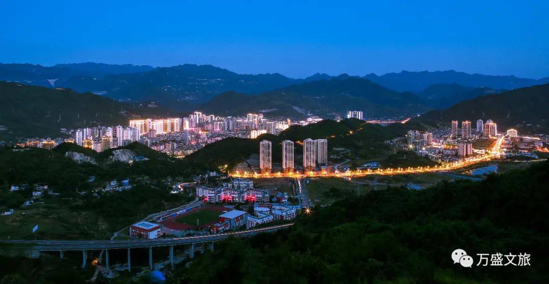 华灯起,夜色美,赏万盛璀璨夜景_城区