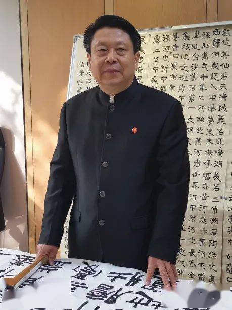 张根田老师,中国书画家协会会员,墨香缘书法院院长,台湾书法研究会