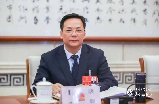 迈好第一步见到新气象内蒙古日报两会专访唐毅