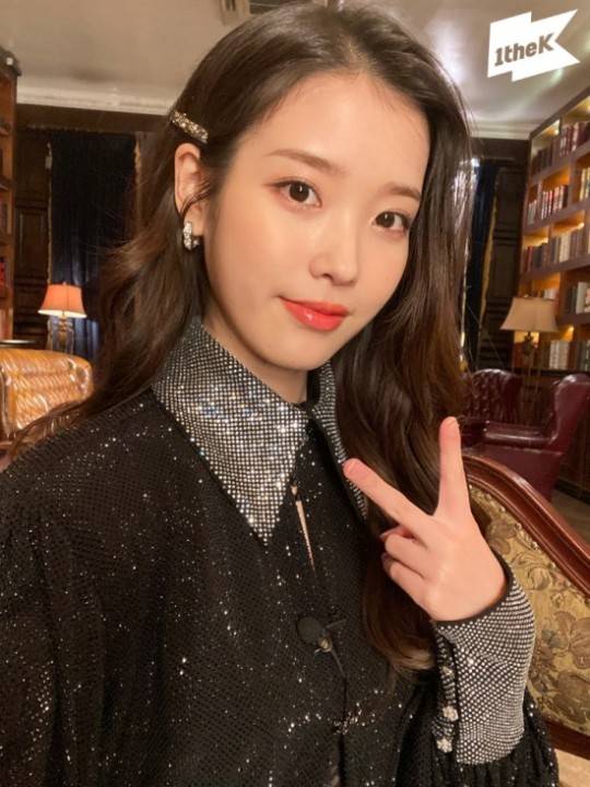 iucelebritylive拍摄现场耀眼美貌心动不已