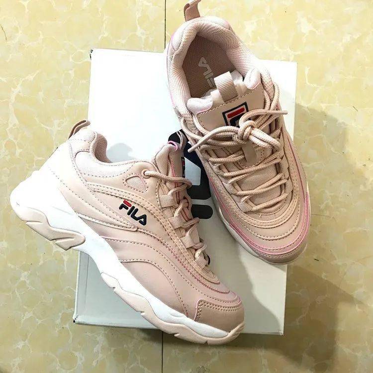 在哪里可以买到便宜的斐乐鞋 6958bbd85de74eebb364baffa7f7c253.jpeg