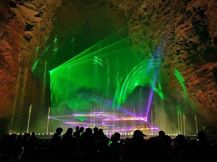 明天起,利川腾龙洞景区暂停洞内电瓶观光车运营与激光秀表演!