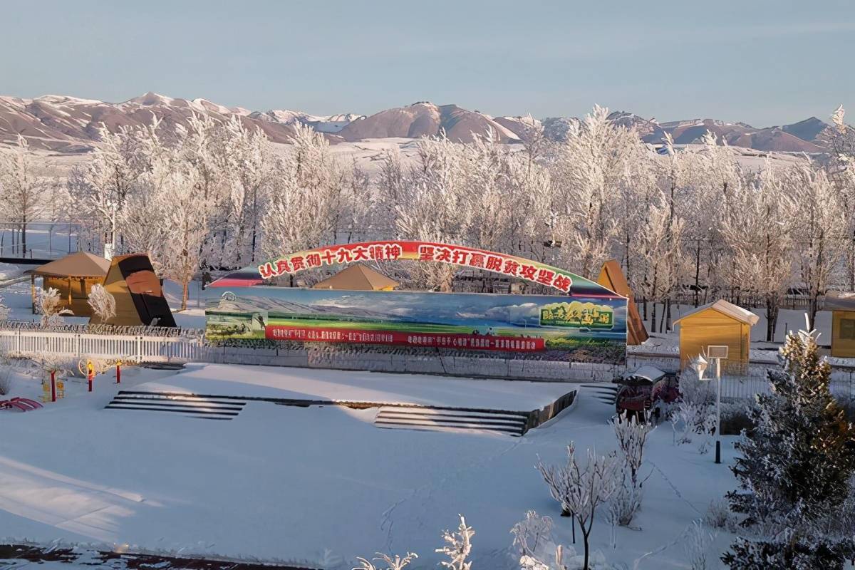 冬日昭苏宁静的村落_昭苏县