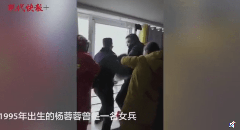 曾空手夺白刃95后女警再救轻生者（图）