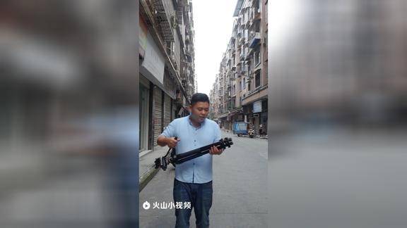 酷酷的滕找社会王买的冒蓝火的加特林被网友造出来了