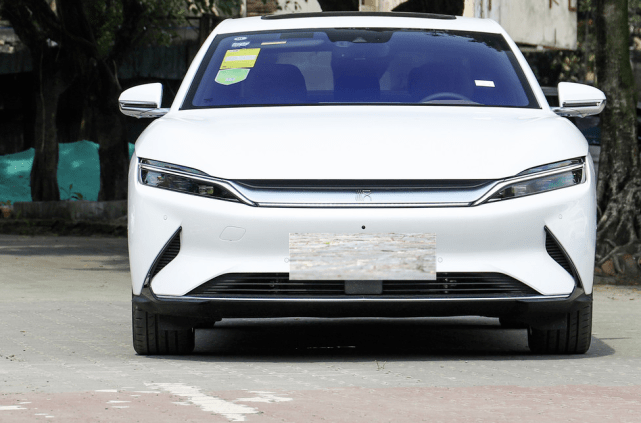 不可小觑的比亚迪汉ev39秒破百性能超过model3不足23万拿下