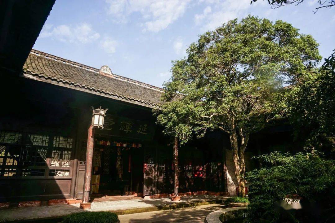 安仁:爱国将领刘文辉公馆_雕塑