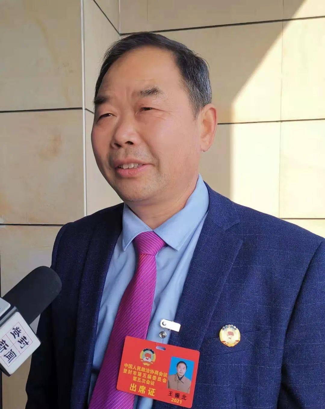 围绕政协常委会工作报告,政协提案工作报告和市委书记王鸿勋的讲话