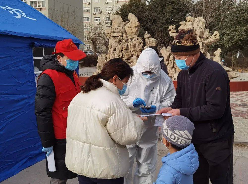 致敬每一位奋战在抗疫前线的工作者,感谢你们用瘦弱