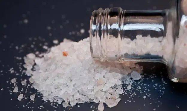 民警在会泽待补服务区停车场抓获一名贩毒男子