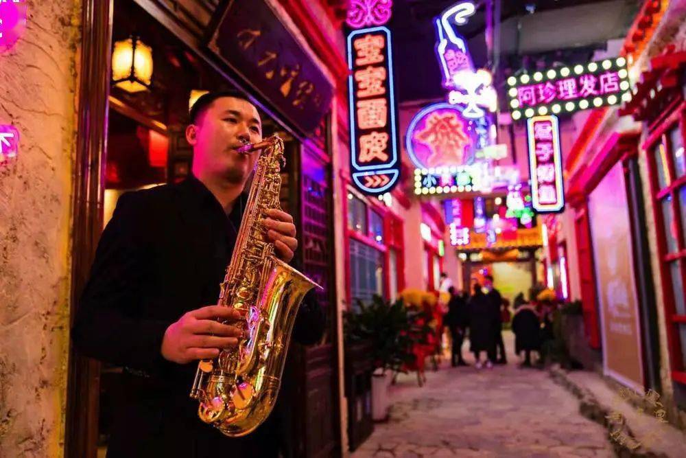 西宁首个室内情景街区唐道河湟里鸿运开街