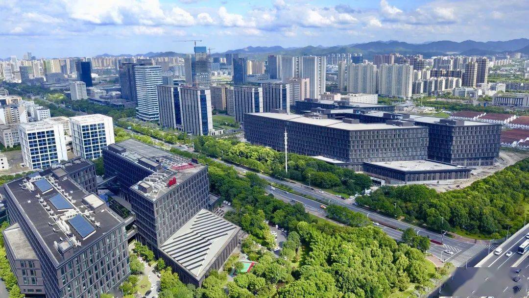 在集聚着阿里巴巴,网易,华为杭州研发中心等创新企业的互联网小镇中