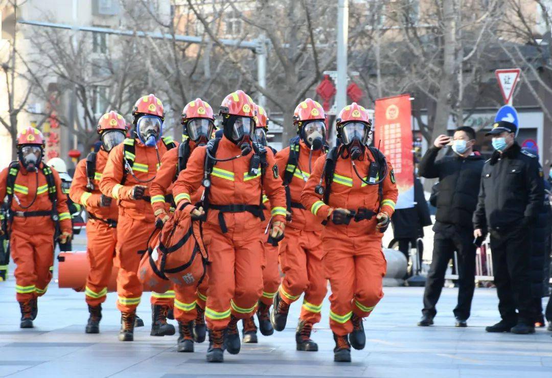 集合!大片来了!看通州消防员空中"救险",地下"救人"!