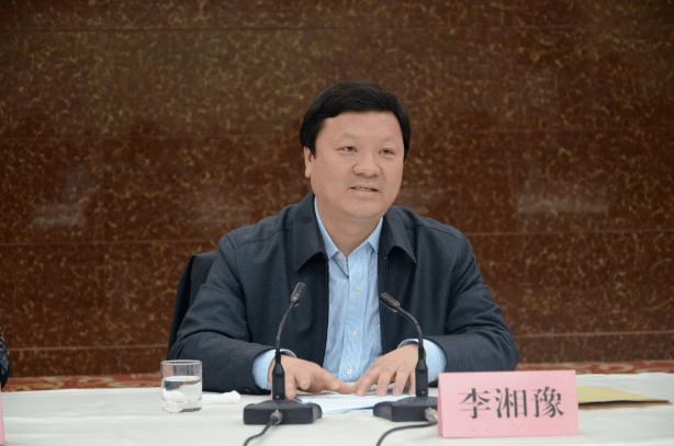 侯红已调任郑州市委副书记,市政府党组书记,后当选市长.