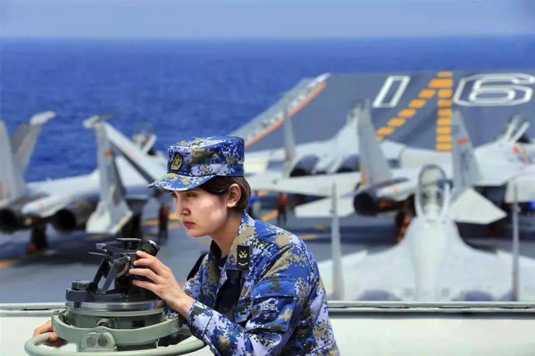 【参军报国无上光荣】@所有女生:穿上军装,一起乘风破浪!_女兵