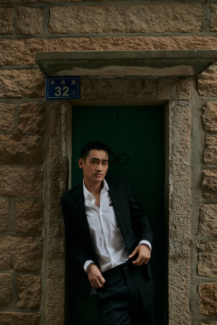 袁弘深邃眼神 迷人又帅气!