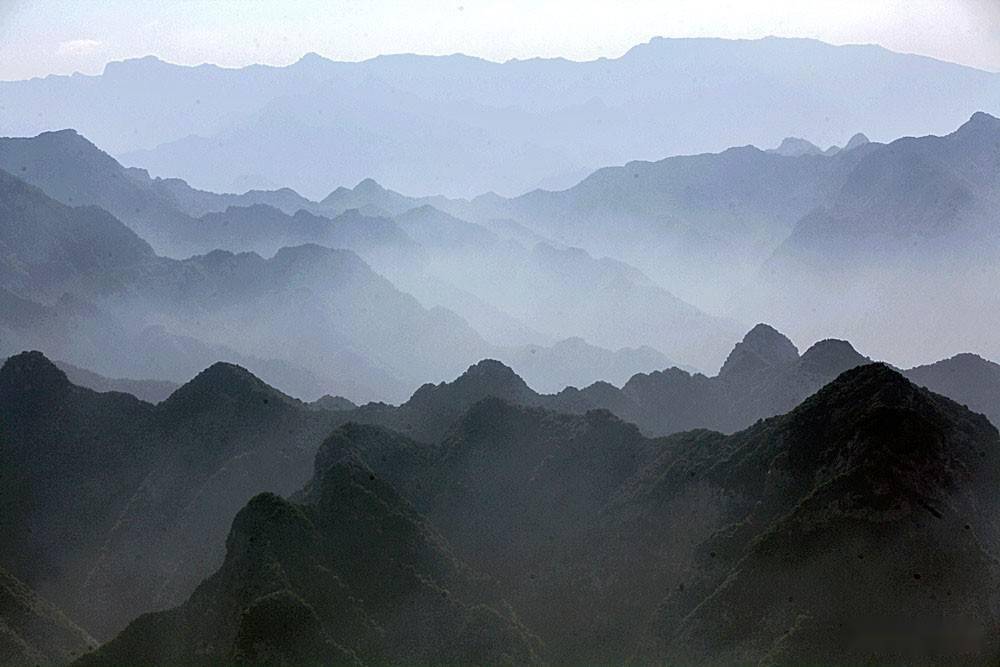 在这里向西眺望,可以明显感觉远处的平原大地完全尽收眼底