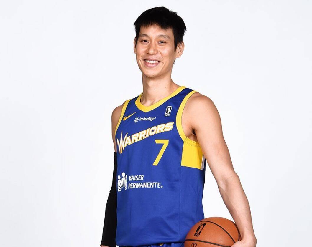 圣克鲁兹勇士晒球员定妆照林书豪身披7号亮相