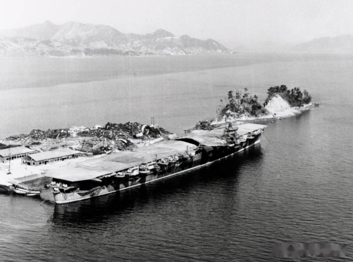 二战日本航母双层甲板图片