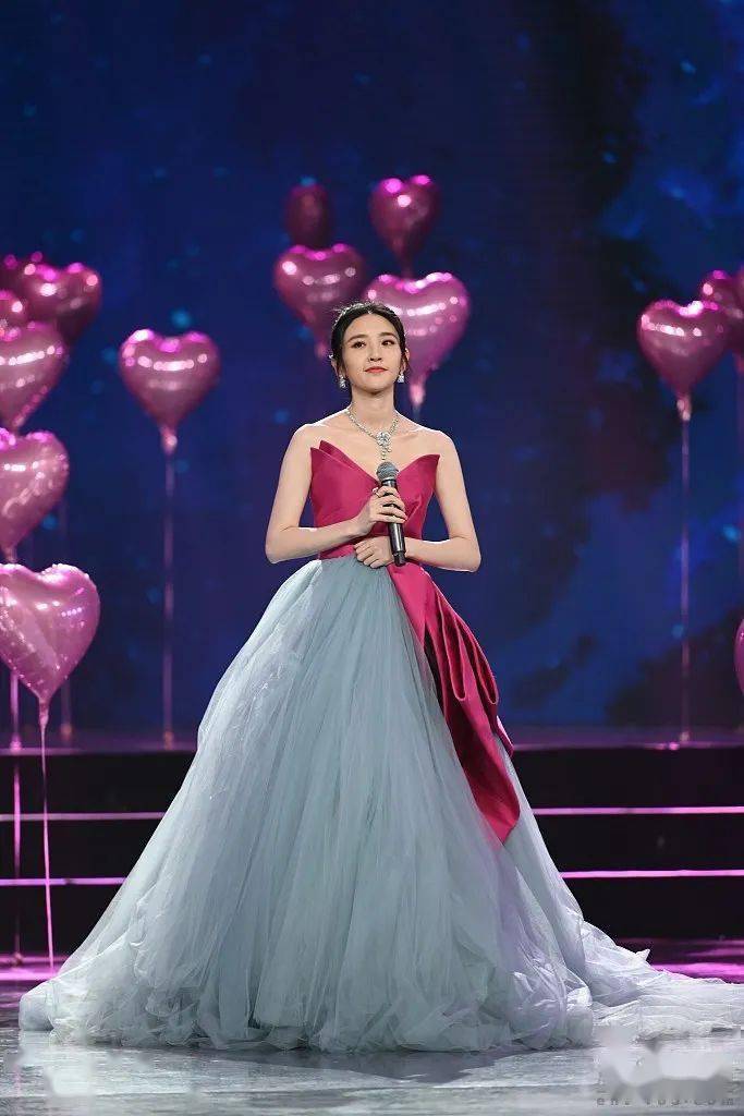 迎春——文学艺术界2021春节大联欢"目前在京录制完成,唐艺昕秀身材