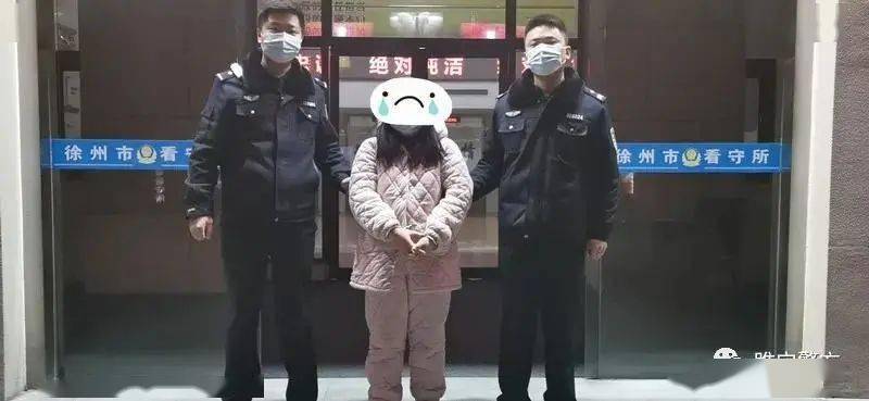 “可怜妹妹”周旋于三个家庭，拍了三套婚纱照一人饰三角儿