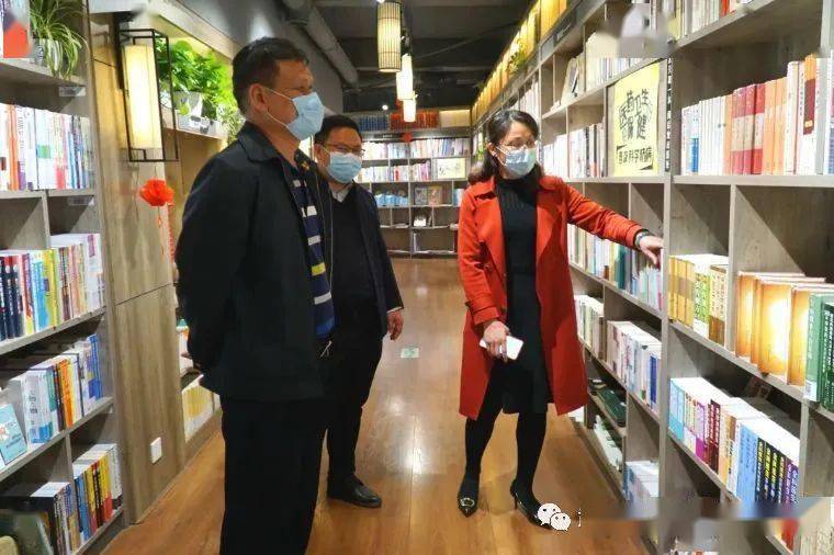 武宣县长吴孝斌到武宣县新华书店有限公司调研