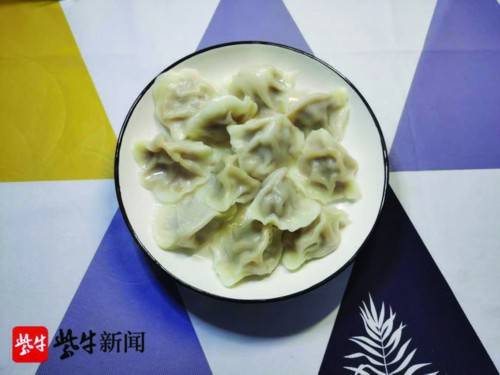 父母寄来100只饺子企业拿出自家产品给员工加餐 年夜饭