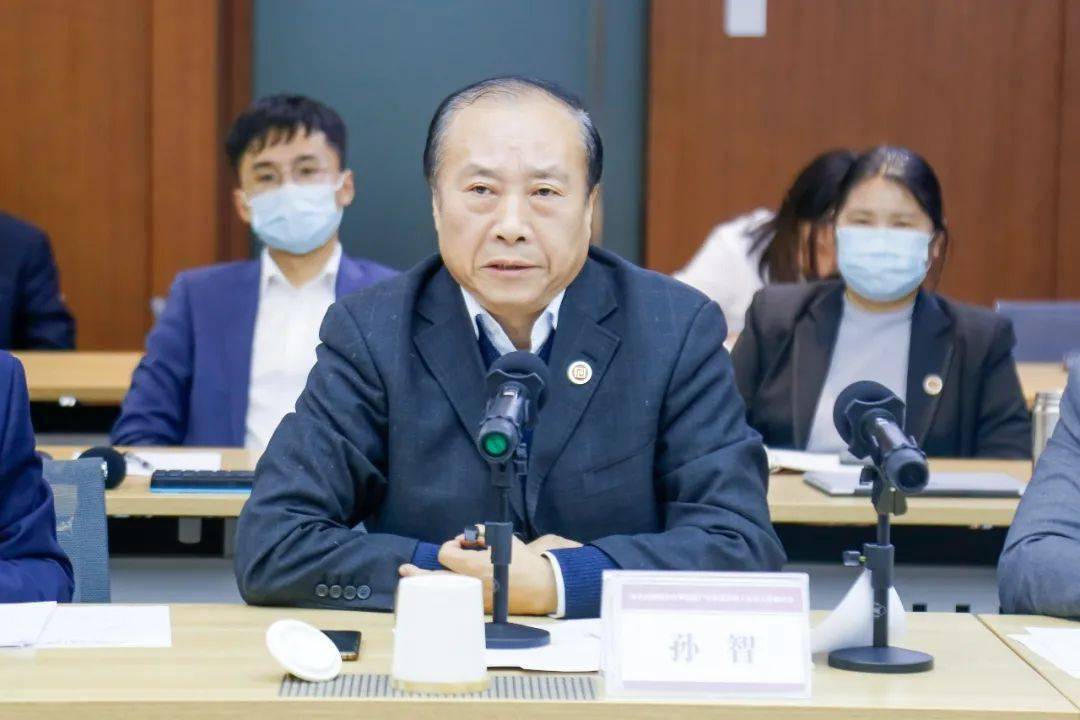 孙智主任做总结答谢,通过本次研讨会受益匪浅,体现出了党和政府对弱势