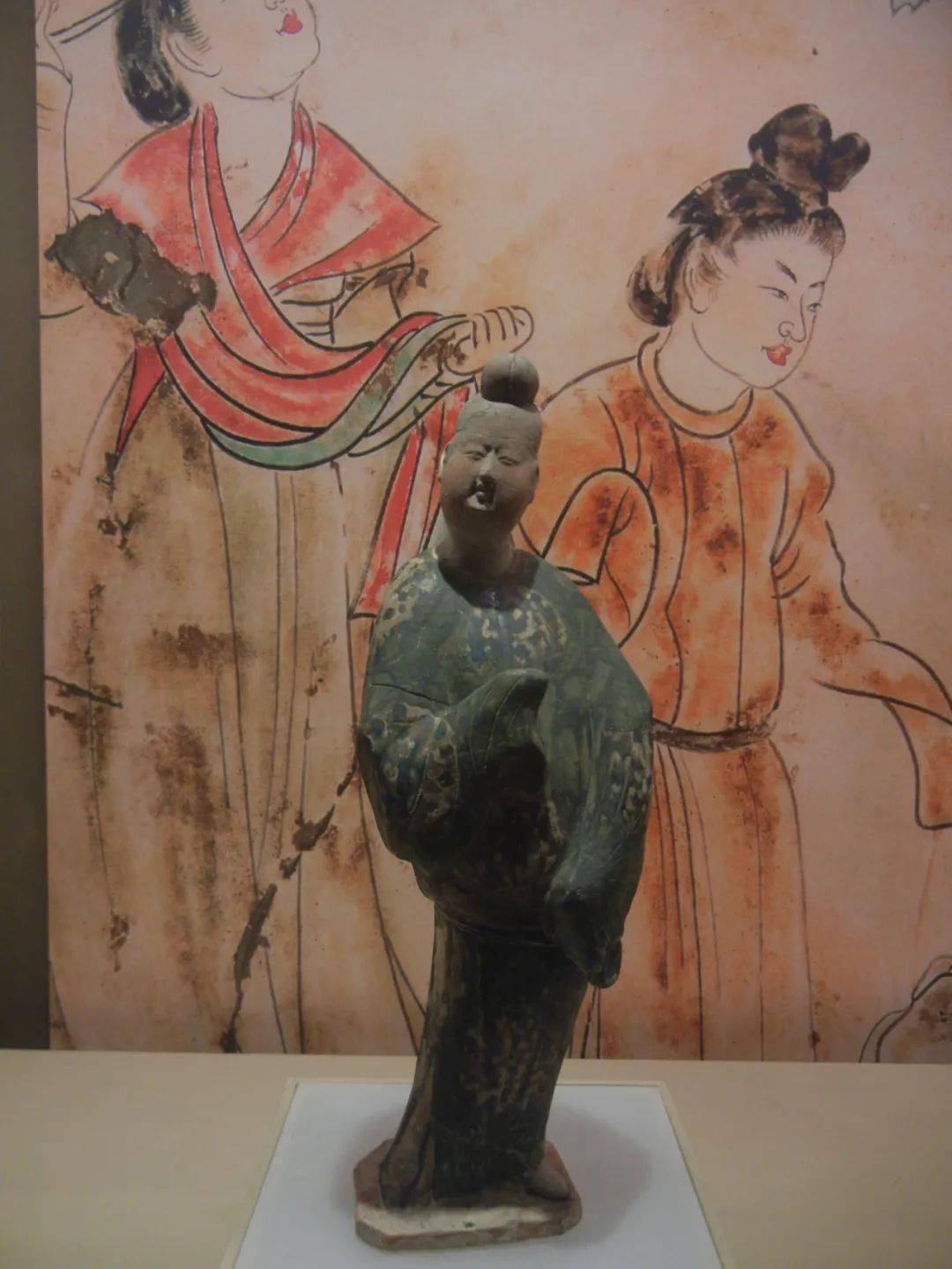 唐朝特殊时代审美背景下出现的男装幞头女立俑