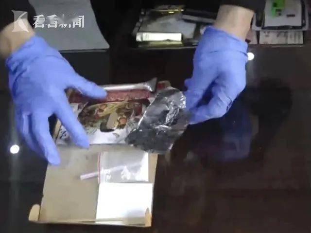 女子带着11岁女儿运毒 一家人全被毒品祸害了!