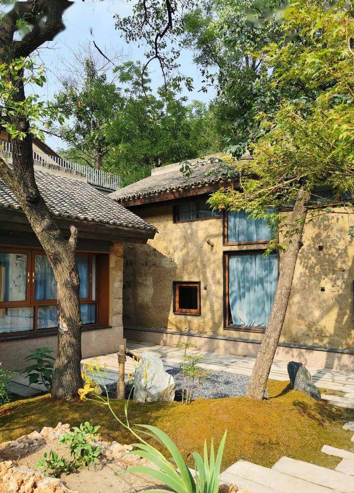 田园里的夯土民宿创意分享