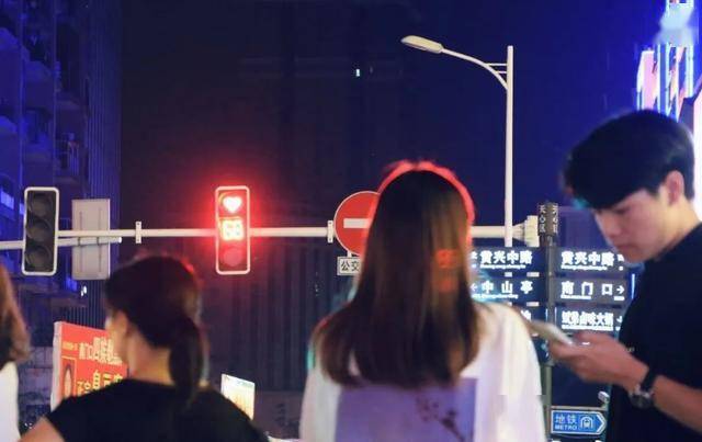 免费表白视频 f4ae00d0ffde4d1f898c31237e3f5c41.jpeg