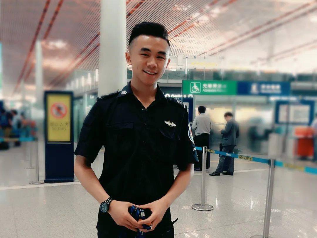 北京首都国际机场安检员冯波为了自己加油干