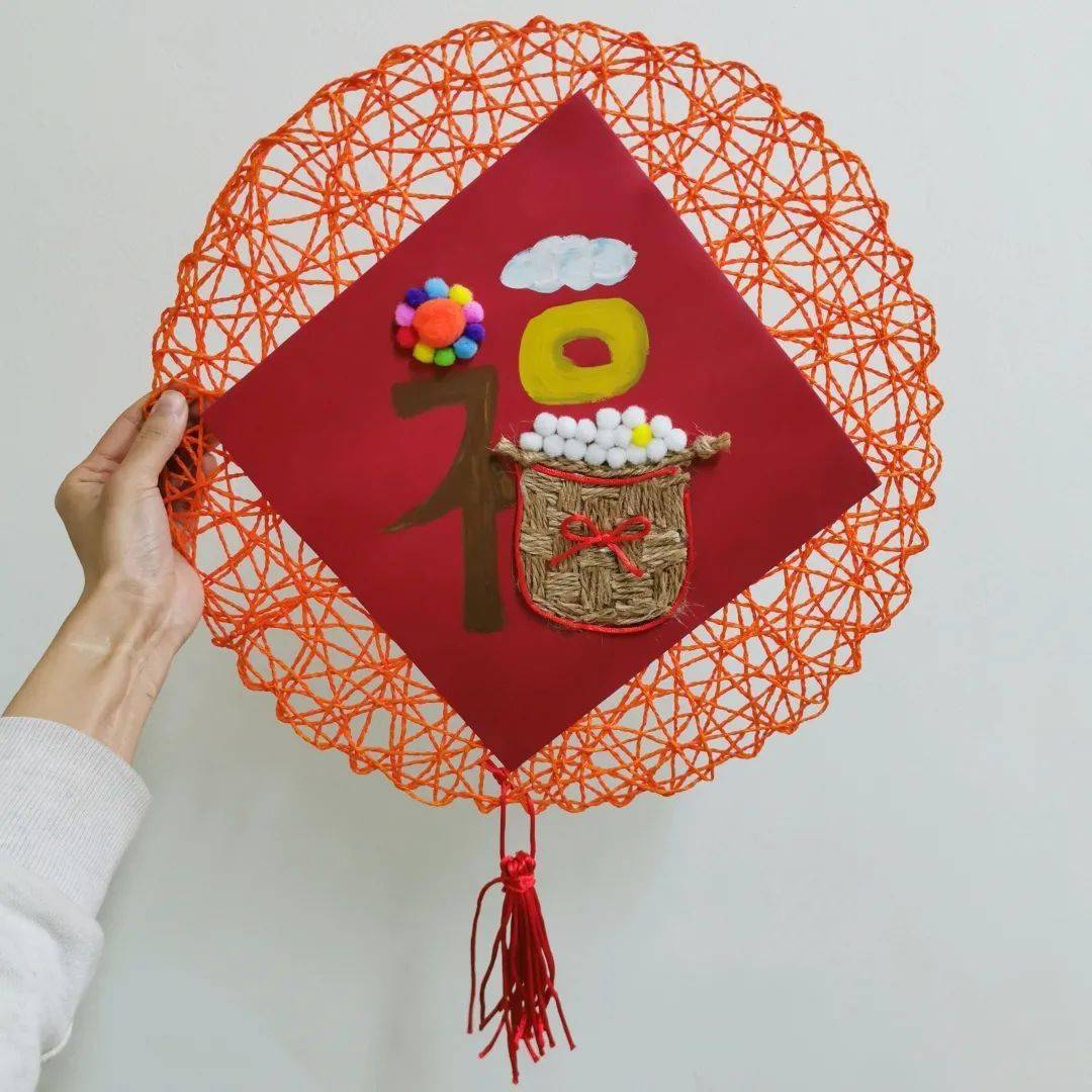 起市面上千篇一律的挂件这一幅用不同的元素拼贴成的福字挂件绝对是亲