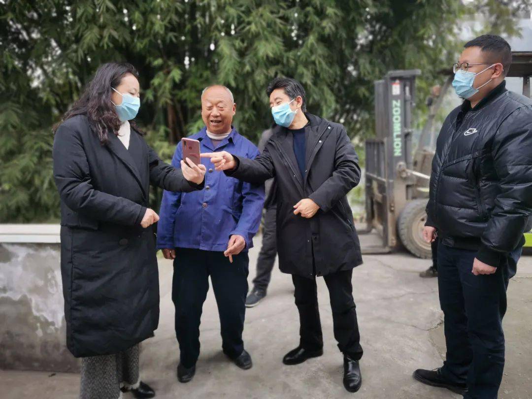 区委书记袁仕伦督查四川天府健康通推广应用工作