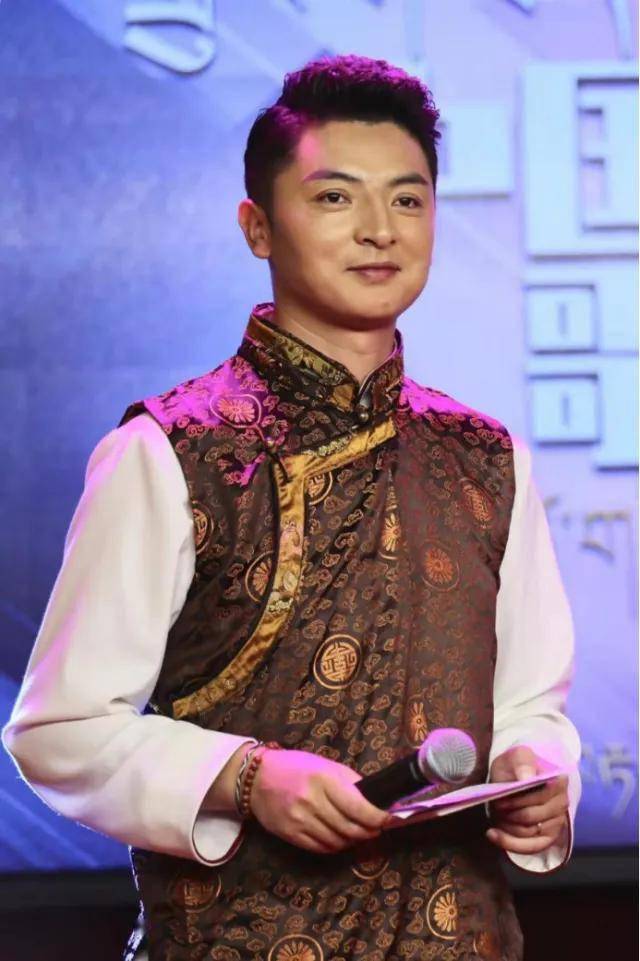 雪绕龙加是康巴卫视观众的"老朋友"了.