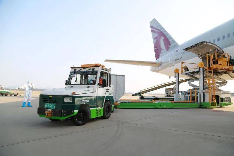 在广州白云机场每天都有一群"无声的客人",它们就是旅客的托运行李!